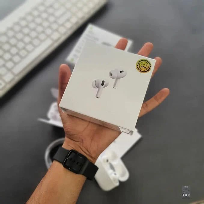Apple AirPods Pro (with Active Noise Cancellation)